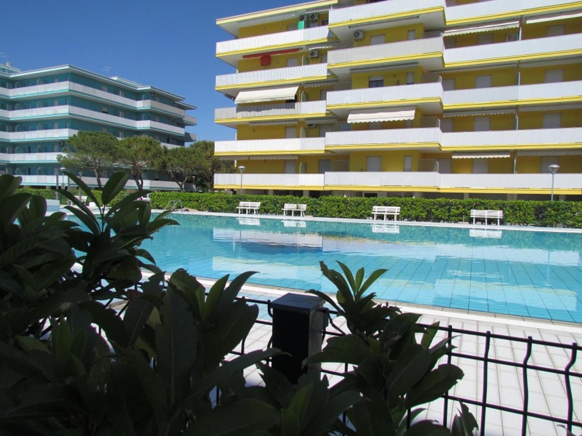 Flat In A With Pools And Tennis Courts *