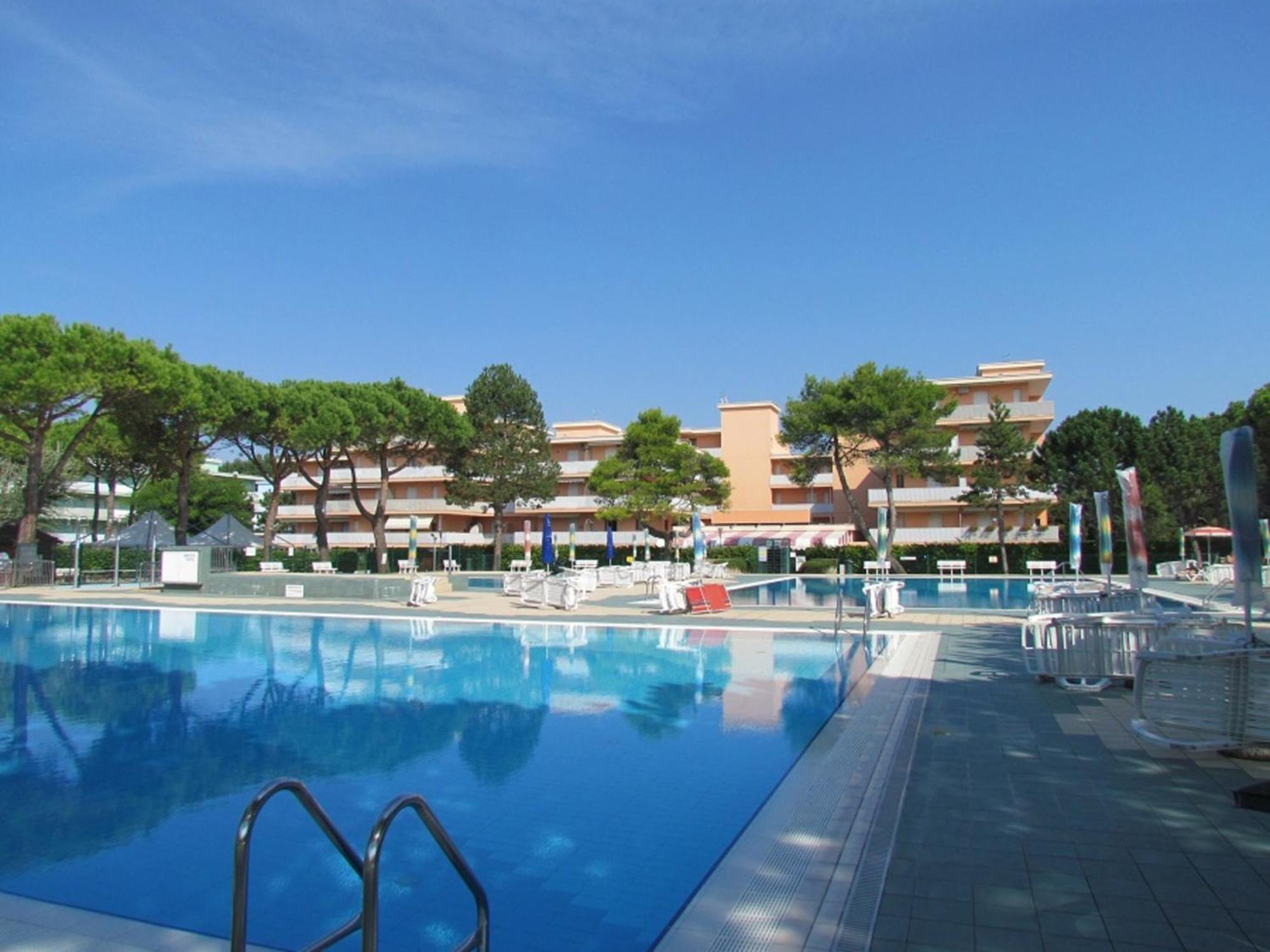 Flat In A With Pools And Tennis Courts *