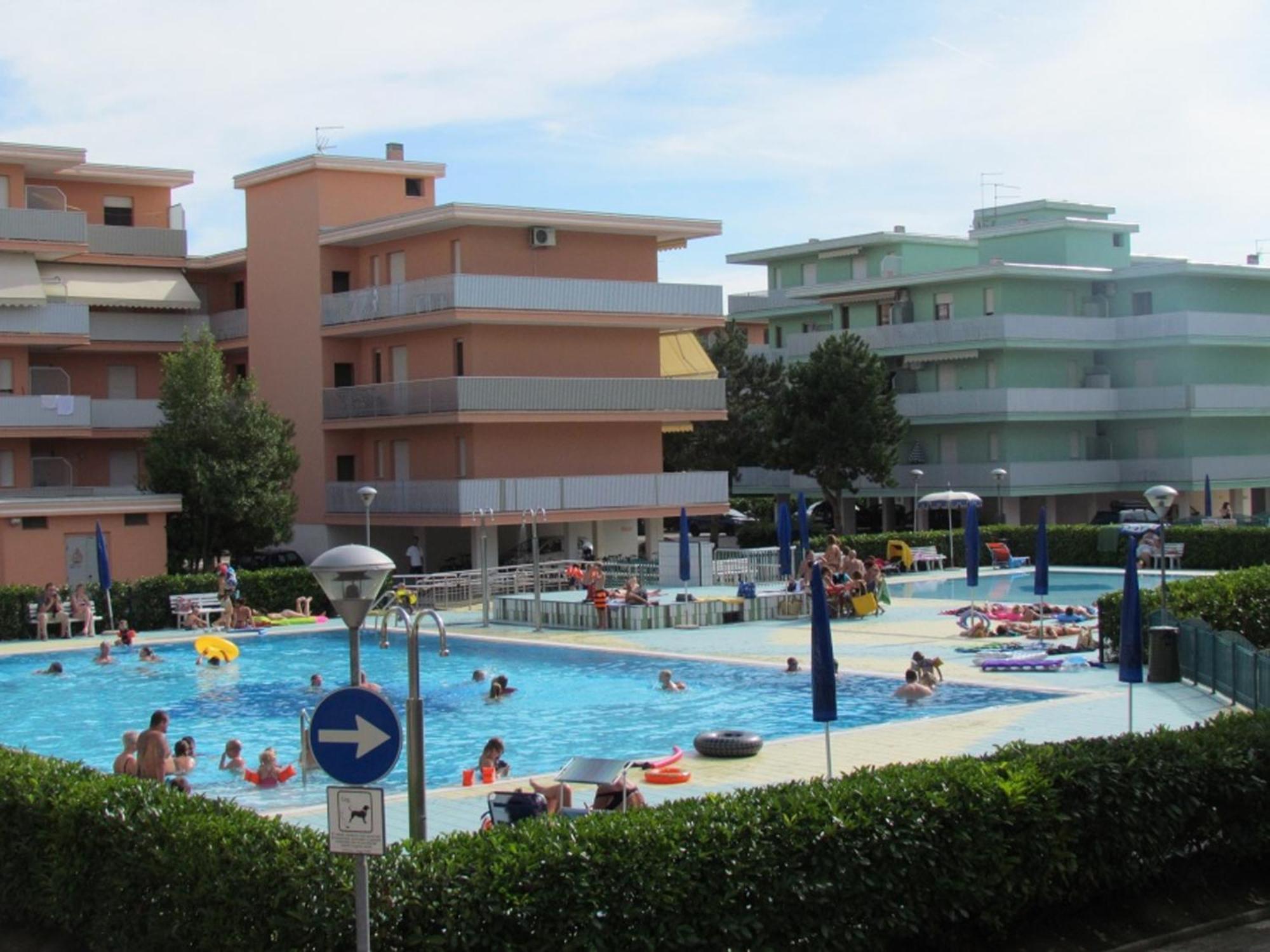 Flat In A With Pools And Tennis Courts
